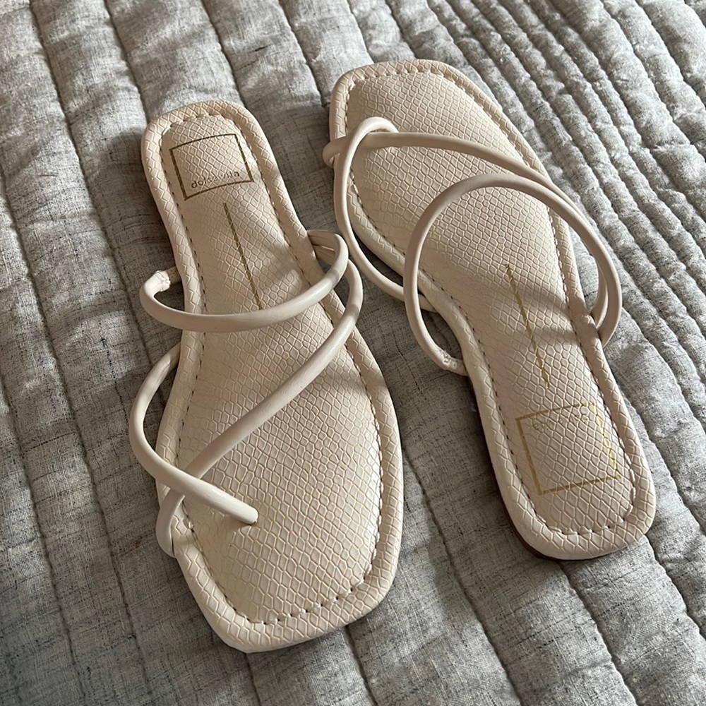 Brand New* V-Leanna; Dolce Vita White Sandals 7.5 size